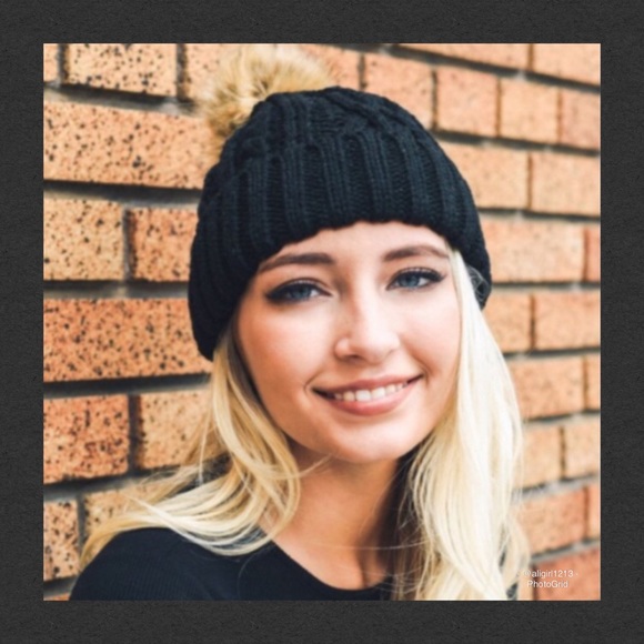 CHUNKY KNIT FUR POM POM BEANIE - Picture 2 of 4